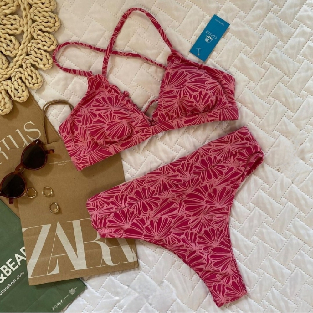 CUPSHE High-Waisted Scalloped V-neck 2pc swimsuit